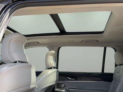 Used 2021 Jeep Grand Cherokee L Overland w/ Luxury Tech Group IV image 16