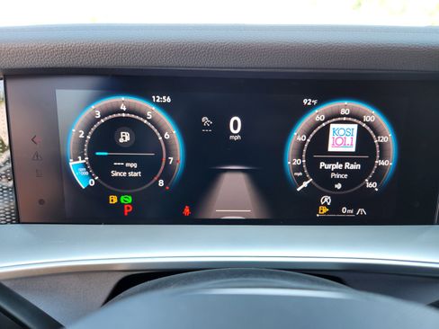 New 2025 Volkswagen Tiguan SE R-Line image 11