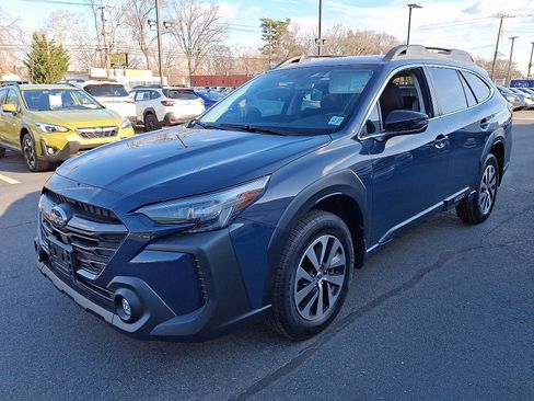 Certified 2023 Subaru Outback Premium image 3