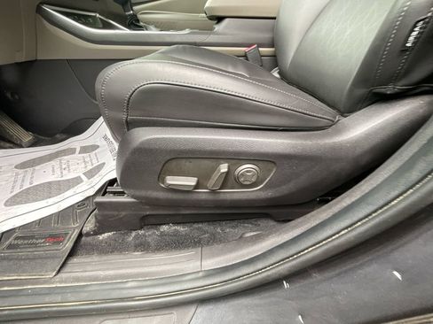 Certified 2025 Kia Carnival EX FWD image 13