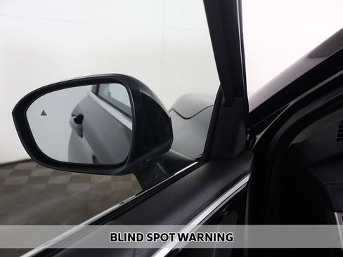 New 2026 Mitsubishi Outlander SE image 7