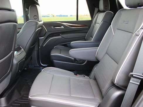 Used 2023 Cadillac Escalade Premium Luxury w/ Performance Package image 26