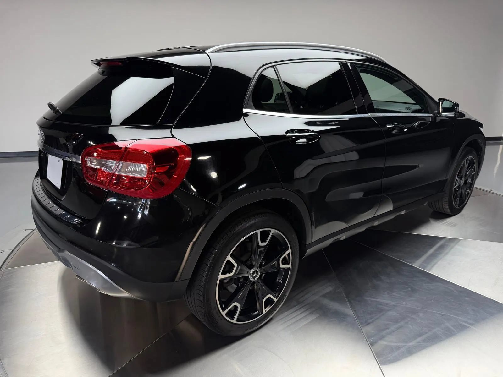 Used 2018 Mercedes-Benz GLA 250 w/ Multimedia Package image 2