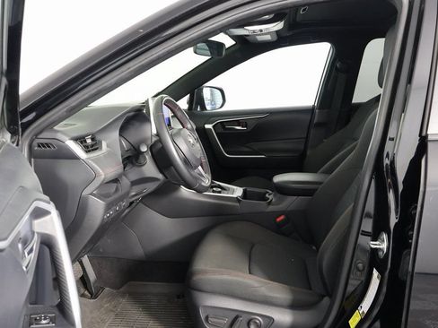 Used 2024 Toyota RAV4 SE w/ Weather & Moonroof Package AWD/4WD image 9