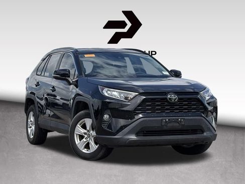 Used 2021 Toyota RAV4 XLE FWD image 1