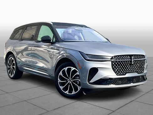 Used 2024 Lincoln Nautilus Reserve image 3