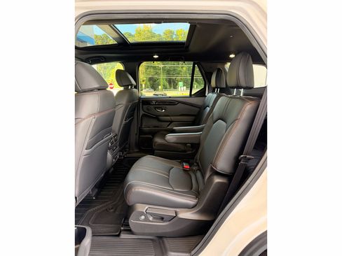 Used 2025 Honda Pilot TrailSport image 14