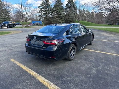 Used 2024 Toyota Camry SE image 3