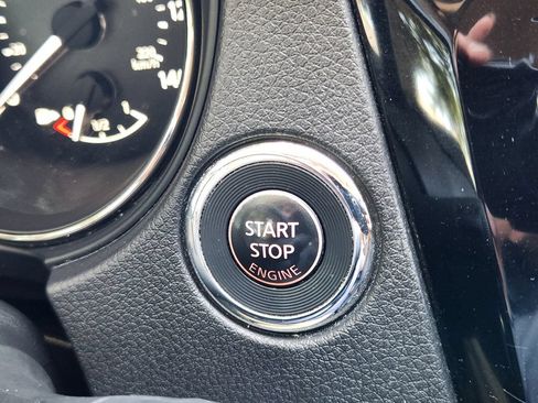 Used 2017 Nissan Rogue SV FWD image 20