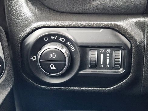 Used 2022 Jeep Gladiator Overland image 18