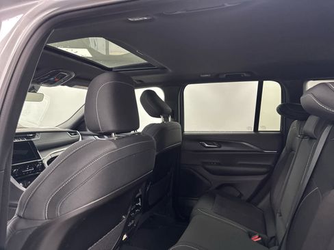 New 2025 Jeep Grand Cherokee Laredo X w/ Luxury Tech Group I image 15