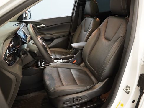 Used 2023 Buick Encore GX Essence w/ Experience Buick Package FWD image 3