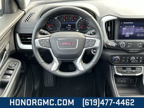 Used 2024 GMC Terrain SLT image 15