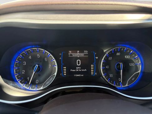 Used 2017 Chrysler Pacifica Touring-L FWD image 30