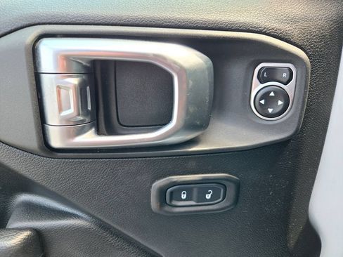 Used 2024 Jeep Wrangler Unlimited AWD/4WD image 12