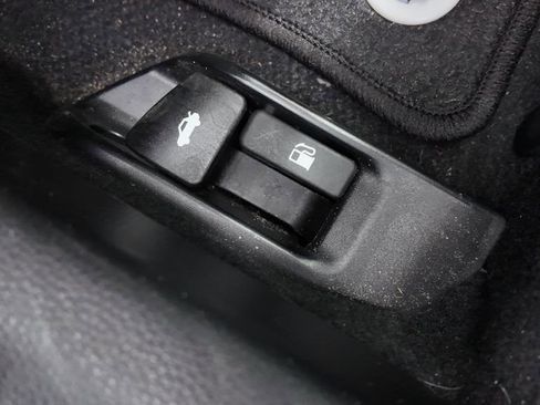 Used 2025 Toyota Corolla LE image 2