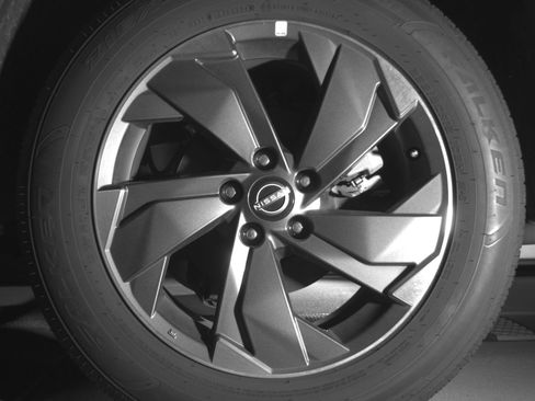 Used 2025 Nissan Rogue SV image 14