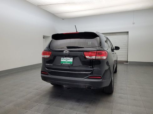 Used 2016 Kia Sorento LX image 7