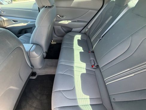 Used 2023 Hyundai Elantra SEL w/ Convenience Package image 13