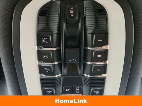 Used 2020 Porsche Macan AWD/4WD image 18