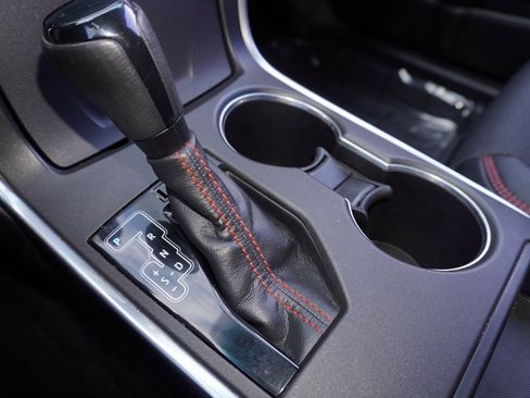 Used 2016 Toyota Camry SE image 19