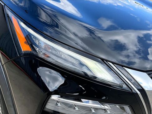 Used 2021 Nissan Rogue SV image 25