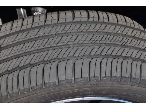 Certified 2025 Volvo XC40 B5 Core w/ Protection Package Premier image 11