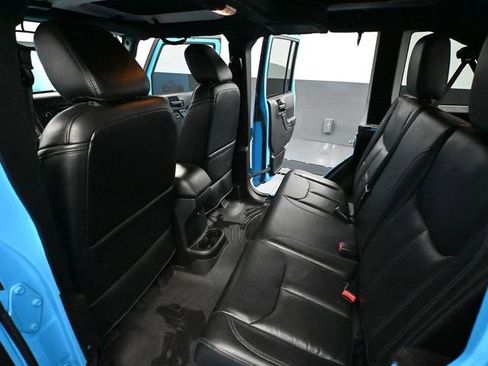 Used 2018 Jeep Wrangler Unlimited Sahara image 34