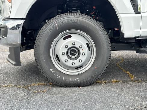 New 2026 Ford F350 XL w/ XL Chrome Package AWD/4WD image 21