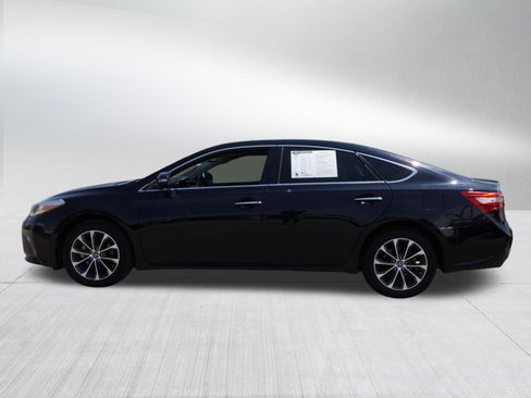 Used 2018 Toyota Avalon XLE Premium FWD image 4