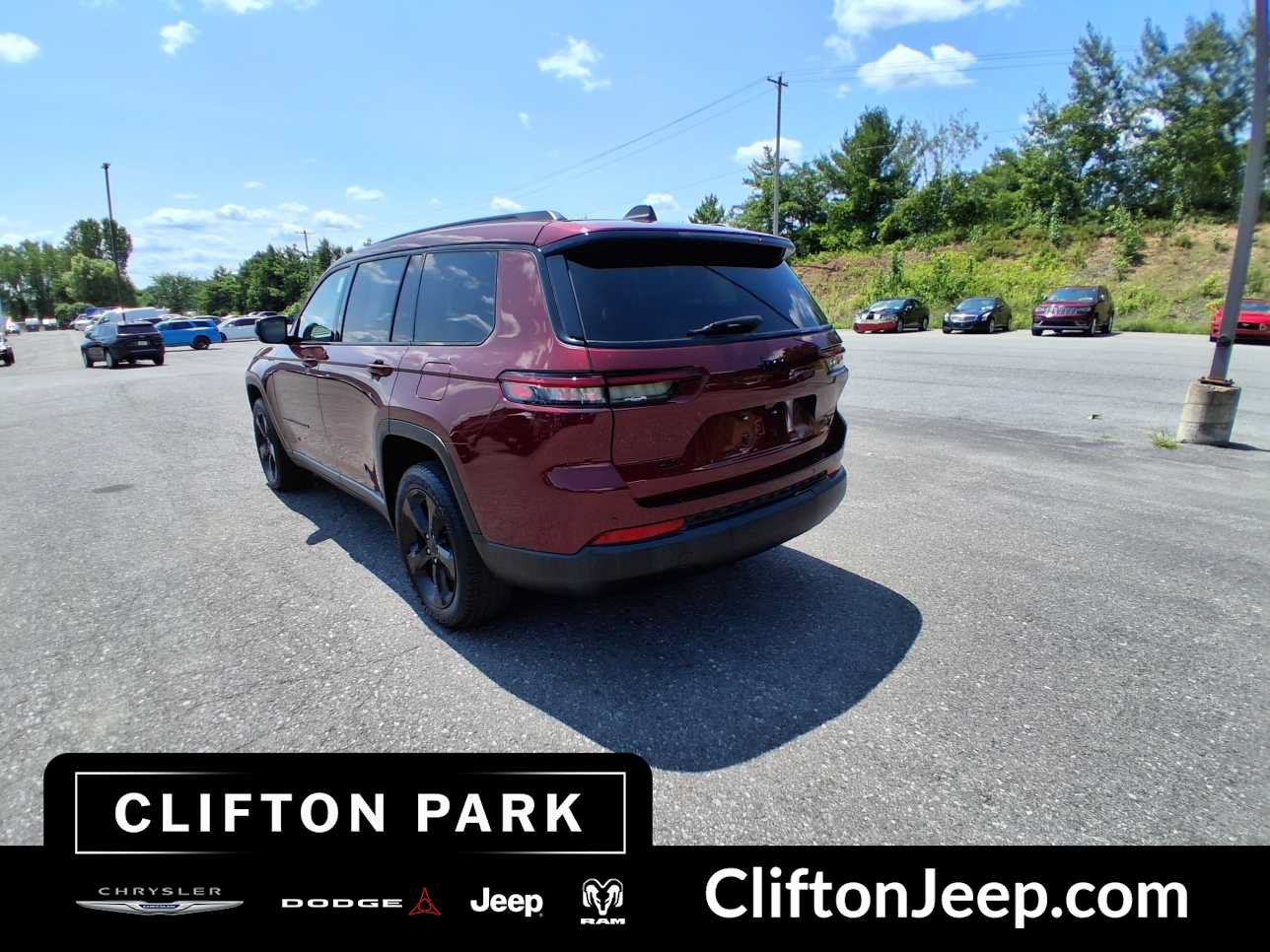 Used 2023 Jeep Grand Cherokee L Laredo AWD/4WD image 8
