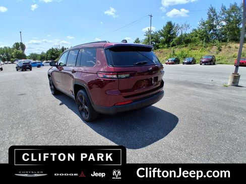 Used 2023 Jeep Grand Cherokee L Laredo AWD/4WD image 8