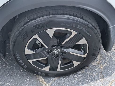 Used 2025 Nissan Kicks SV AWD/4WD image 25