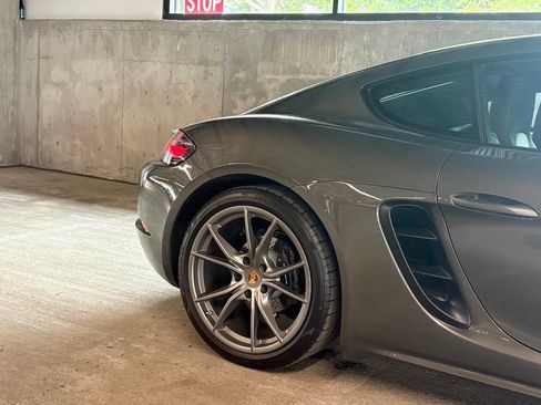 Used 2021 Porsche 718 Cayman RWD image 11