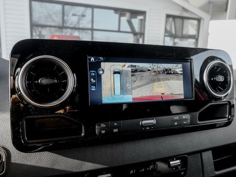 Used 2025 Mercedes-Benz Sprinter 2500 image 16