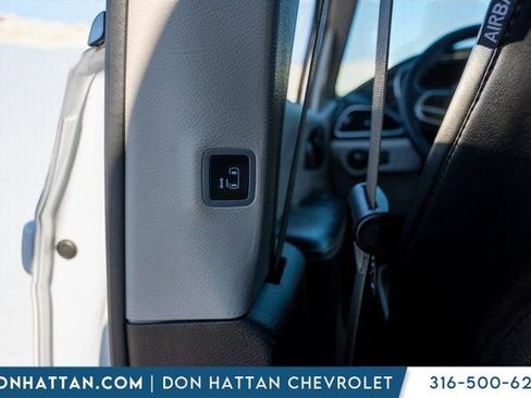 Used 2023 Chrysler Pacifica Limited image 27