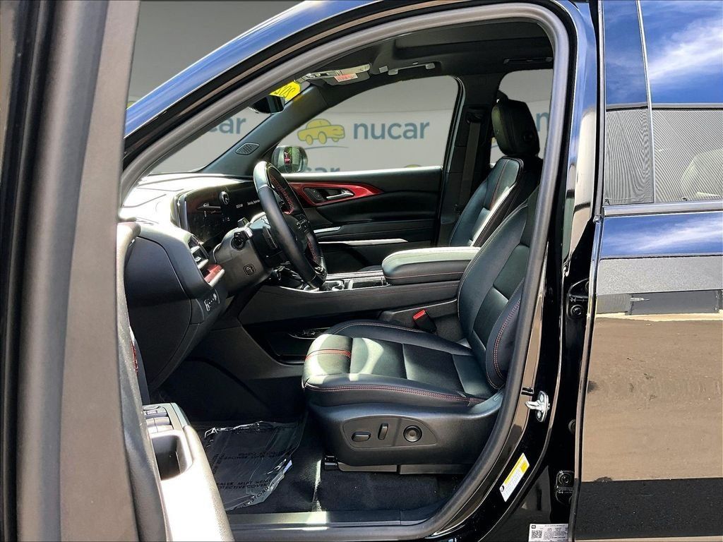 Used 2024 Chevrolet Traverse RS w/ LPO, Floor Liner Package AWD/4WD image 10