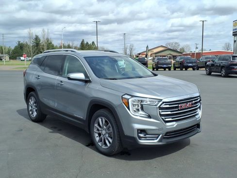Used 2024 GMC Terrain SLT AWD/4WD image 8