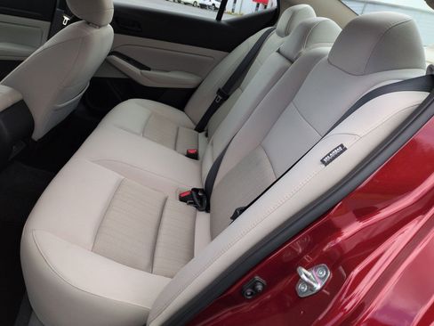 Used 2025 Nissan Altima 2.5 SV FWD image 29