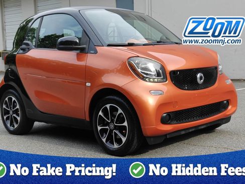 Used 2016 smart fortwo passion RWD image 1
