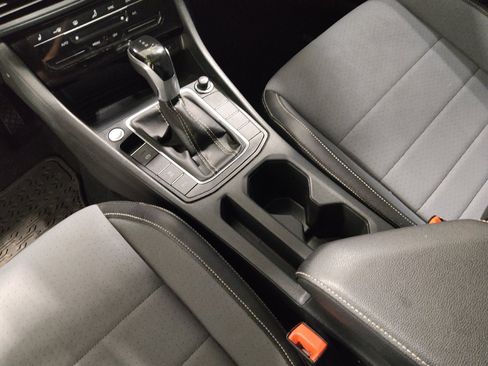 Used 2025 Volkswagen Jetta SE FWD image 26