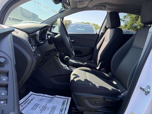 Certified 2020 Chevrolet Trax LT FWD image 9