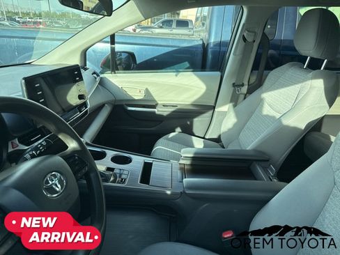 Used 2022 Toyota Sienna LE FWD image 20