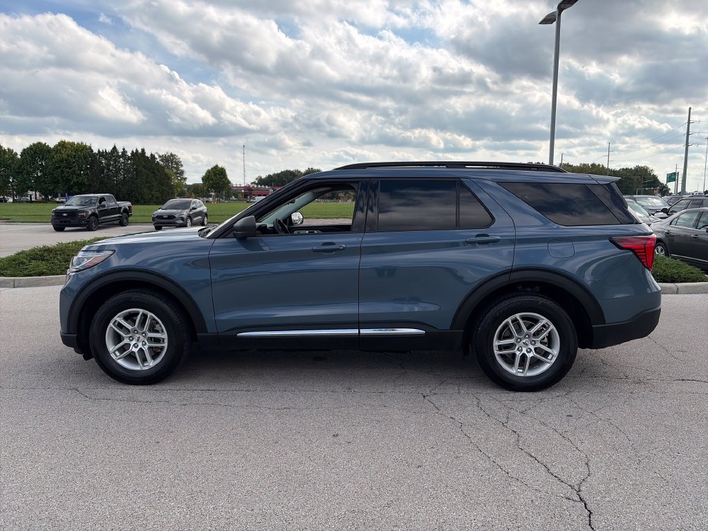 Used 2025 Ford Explorer Active AWD/4WD image 4