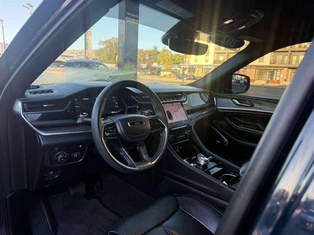 Used 2023 Jeep Grand Cherokee Overland AWD/4WD image 14