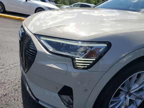 Used 2021 Audi e-tron Prestige image 8