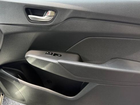 Used 2018 Hyundai Accent SE FWD image 11
