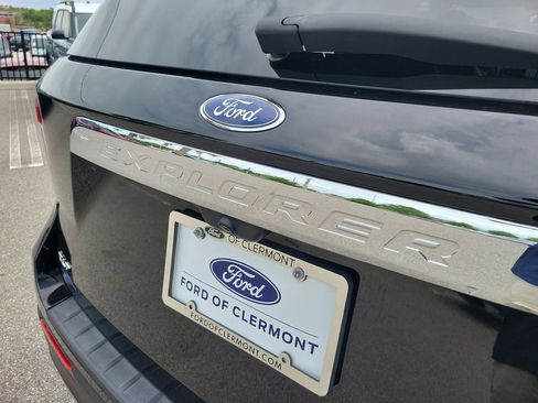 Used 2023 Ford Explorer XLT w/ Equipment Group 202A RWD image 8