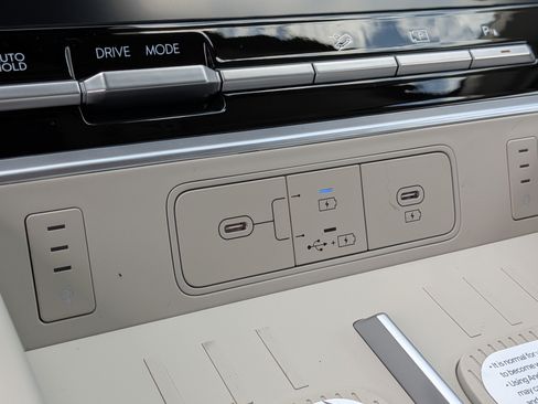 New 2026 Hyundai Santa Fe Limited FWD image 32