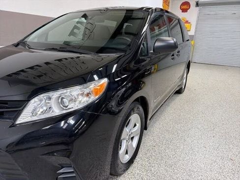 Used 2020 Toyota Sienna L FWD image 10